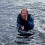 Kristofer Hivju Instagram - Love my new toy🏄🏼‍♂️ An amazing feeling to foil- fly✨ Thanks to @norwegianefoilcompany for teaching me the basics! Check out link in bio Efoils.no @liftfoils #foil @liftfoils #lift #ad