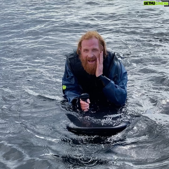 Kristofer Hivju Instagram - Love my new toy🏄🏼‍♂ An amazing feeling to foil- fly✨ Thanks to @norwegianefoilcompany for teaching me the basics! Check out link in bio Efoils.no @liftfoils #foil @liftfoils #lift #ad