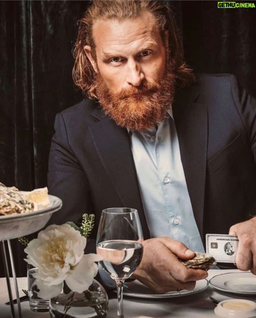 Kristofer Hivju Instagram - There is no such thing as a free meal…or is there? 😏 With #amexplatinum you and your best friend can enjoy two course dinners at selected Nordic restaurants. Who will you bring along?@americanexpressnorge @americanexpressverige @amexsuomi #diningbyamex #amexplatinum #amexnordics #ad