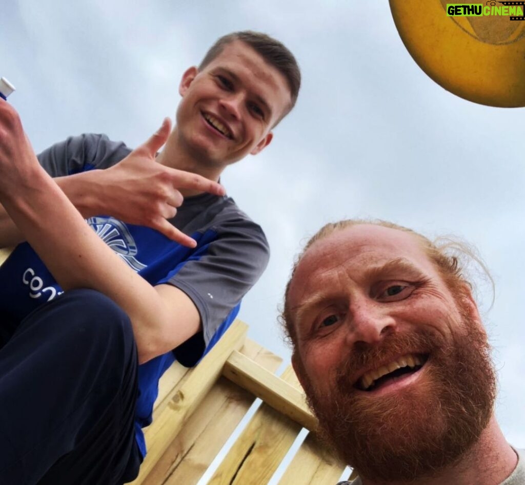 Kristofer Hivju Instagram - The Norwegian discgolf supertalent 🥏 @knut_haaland 🇳🇴has a 5th place in #jonesboroopen in US 🇺🇸- the final is today! «You throw as beats Knut»💪 Follow the event live on @discgolfnetwork Check out tourmanager @truls.vik for updates about Knut and Norwegian disk- beast @peterlundedg and Islandic @blaer_orn on their US discgolf adventure ✨🏆🏆🏆🌟 @innovadiscs @innovanorge @discgolfprotour And for todays final: «Go Knut! You have your Viking ancestors in the back when you grab your discs today! I send you a roar from the mountains of Norway and wish you the best of luck!»
