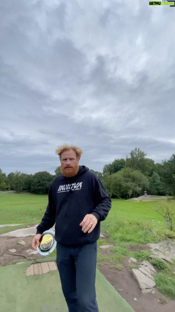 Kristofer Hivju Instagram - Thank you @innovaproshop for a great cooperation💫A pleasure to play and work with you @ferranssam and @innovawombat 🏆🎯 Shout out to @sunewentzel and @wearediscgolf and to the great player and maker of this video @peterlundedg #sidewinder @innovanorge @innova Ps. If you want one - link in bio🥏