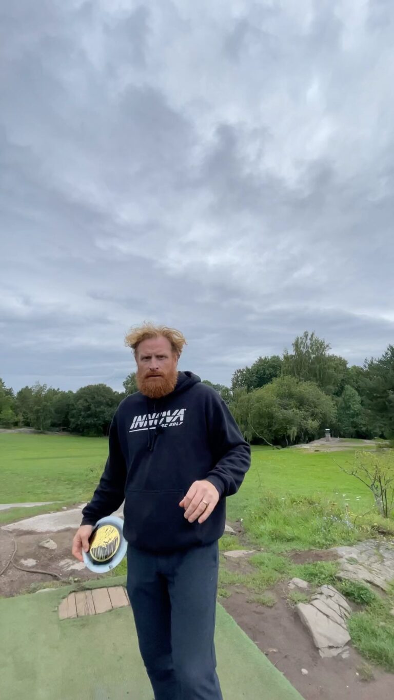 Kristofer Hivju Instagram - Thank you @innovaproshop for a great cooperation💫A pleasure to play and work with you @ferranssam and @innovawombat 🏆🎯 Shout out to @sunewentzel and @wearediscgolf and to the great player and maker of this video @peterlundedg #sidewinder @innovanorge @innova Ps. If you want one - link in bio🥏