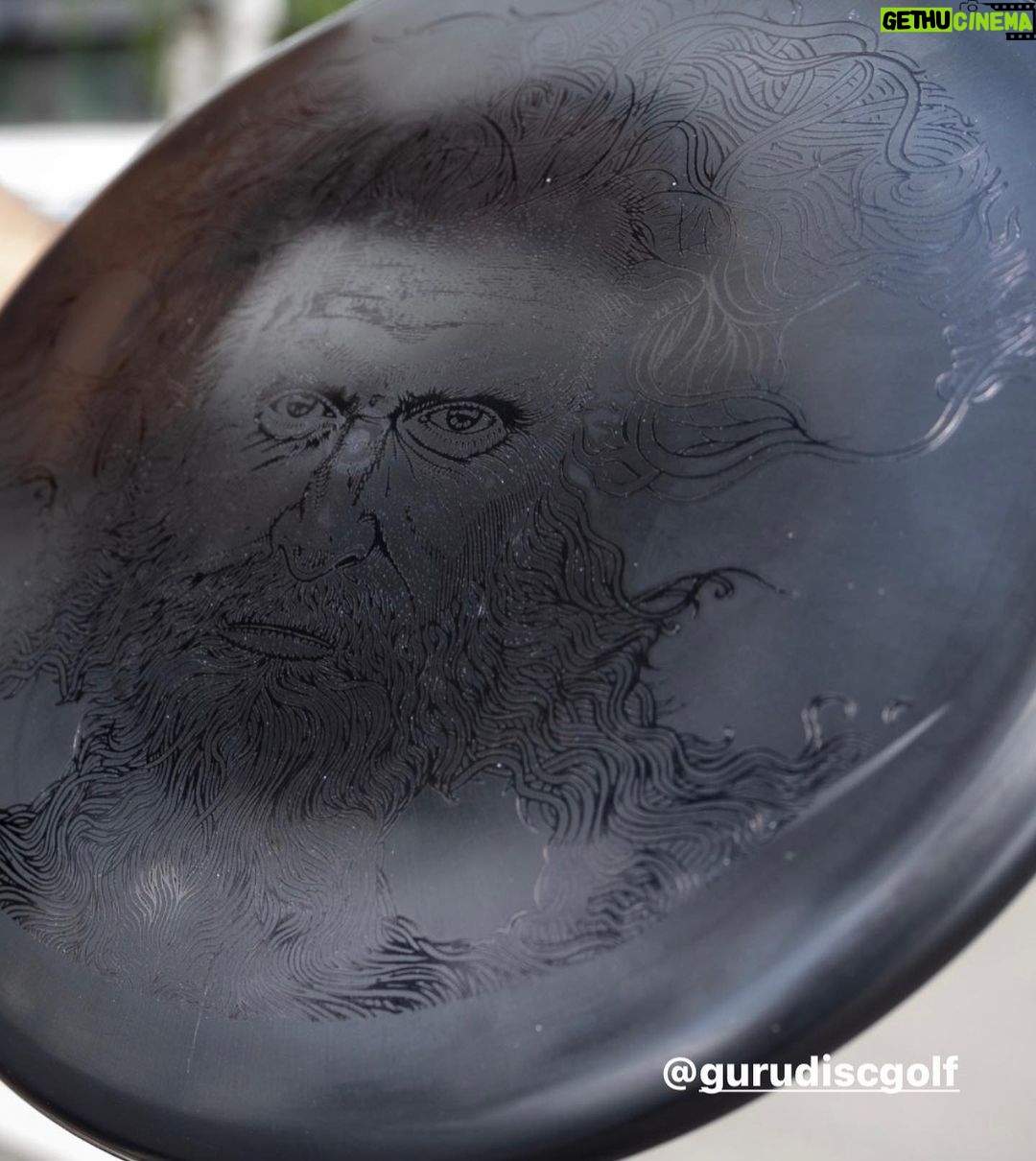 Kristofer Hivju Instagram - Out now🏆 Link in bio✨ My signatur disc is straight flying Star Roc - San Marion Mold designed by @skeetscienski - Limited edition Huge thanks to @gurudiscgolf and @innovadiscs @innovanorge Really hope you like it! Im super proud!🕺🙌🏻🥏#ad