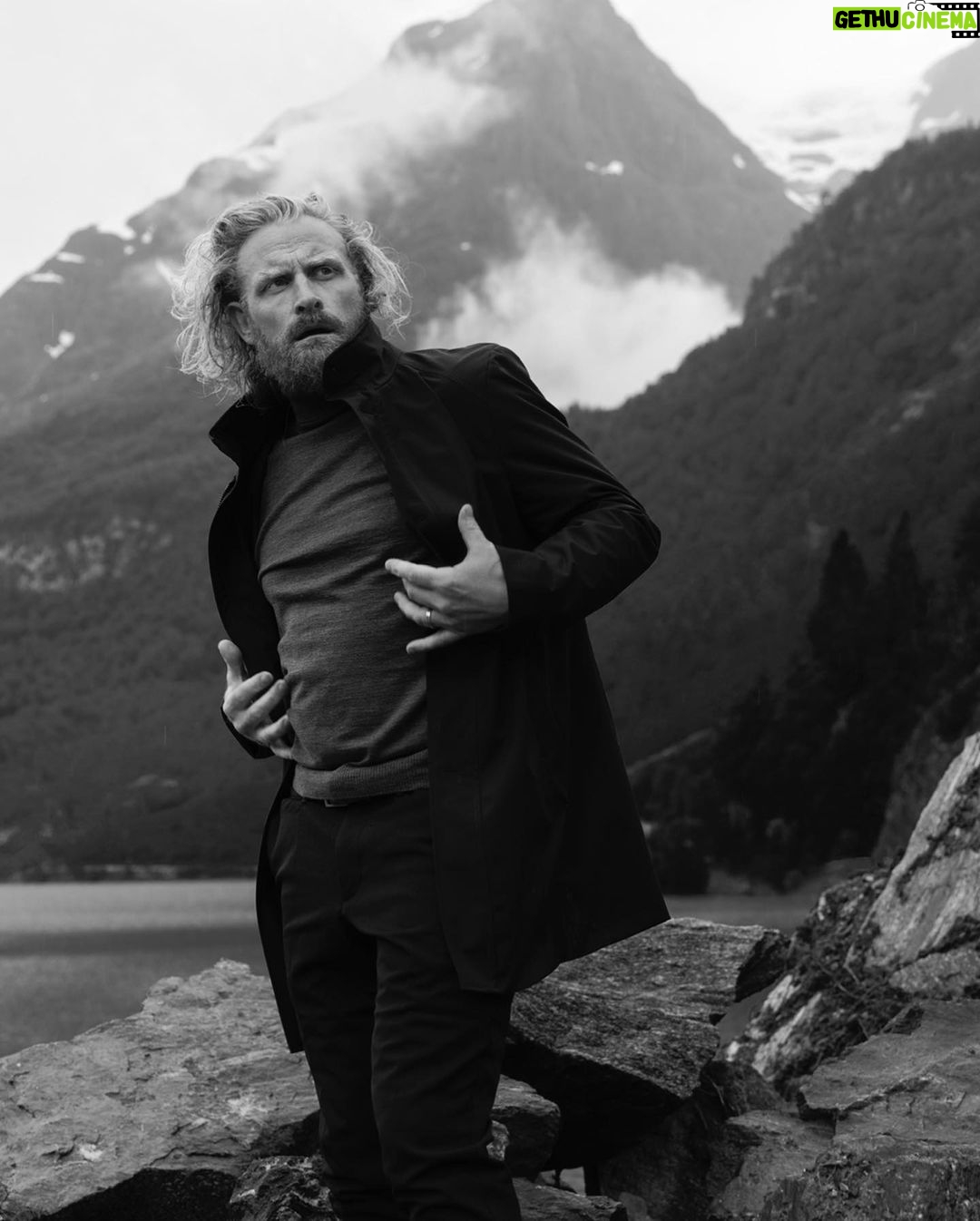 Kristofer Hivju Instagram - I have been an ambassador for @riccovero_1936 for over ten years🕺 #riccoveroman Great shots by @mariusbeckdahle @riccovero_man