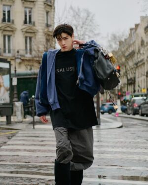 Krit Amnuaydechkorn Instagram - 🚶 @balenciaga