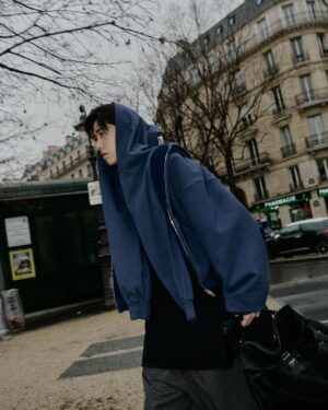 Krit Amnuaydechkorn Instagram - 🚶 @balenciaga