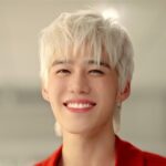 Krit Amnuaydechkorn Instagram – อยากรู้ว่าพีกำลังหลงอะไร
จนออกอาการตายิ้มแบบนี้
ตามดูได้เลยที่ @cocacola_th

#อร่อยจัดชัดป่ะ #ThanksCoke