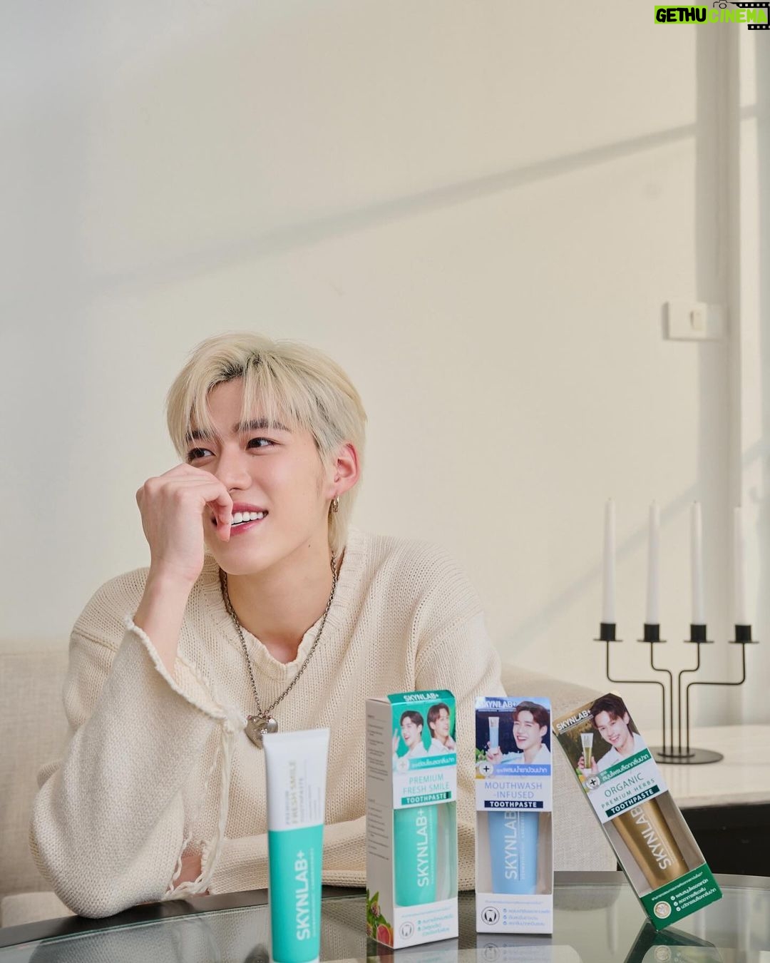 Krit Amnuaydechkorn Instagram - หัวใจอยากเก็บไว้ให้คนพิเศษ แต่รอยยิ้มระดับพรีเมี่ยมของพี มีให้ทุกคนเลยนะ แถมมีโปรดีมาบอกต่อด้วย👀 SKYNLAB ยาสีฟันระดับพรีเมี่ยม #โปรวัตสัน ทั้ง 3 สูตร ซื้อชิ้นที่ 2 ในราคา 1฿ ยั่วใจสายชอปขนาดนี้ ตุนได้ตุนเลยจะพลาดได้ไง ชอปกันได้เลยที่ Watsons ทุกสาขา วันนี้ - 28 ก.พ. 67 เท่านั้นครับ #watsons #SKYNLAB #SKYNLABxBKPP #PremiumOralCare #PPkritt