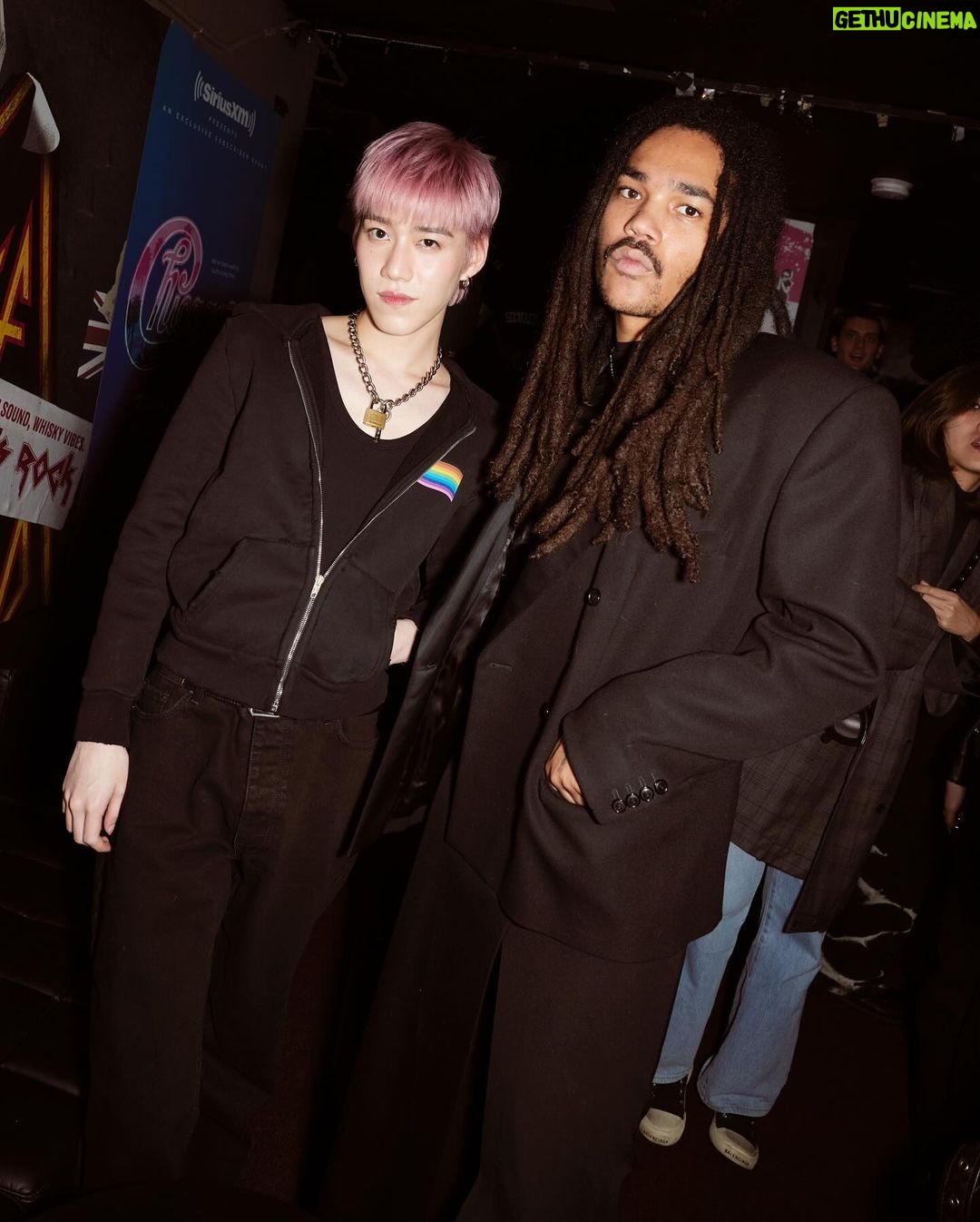 Krit Amnuaydechkorn Instagram - ๐ฉทโค๏ธ๐งก๐๐ฉต๐๐๐ฉถ @balenciaga