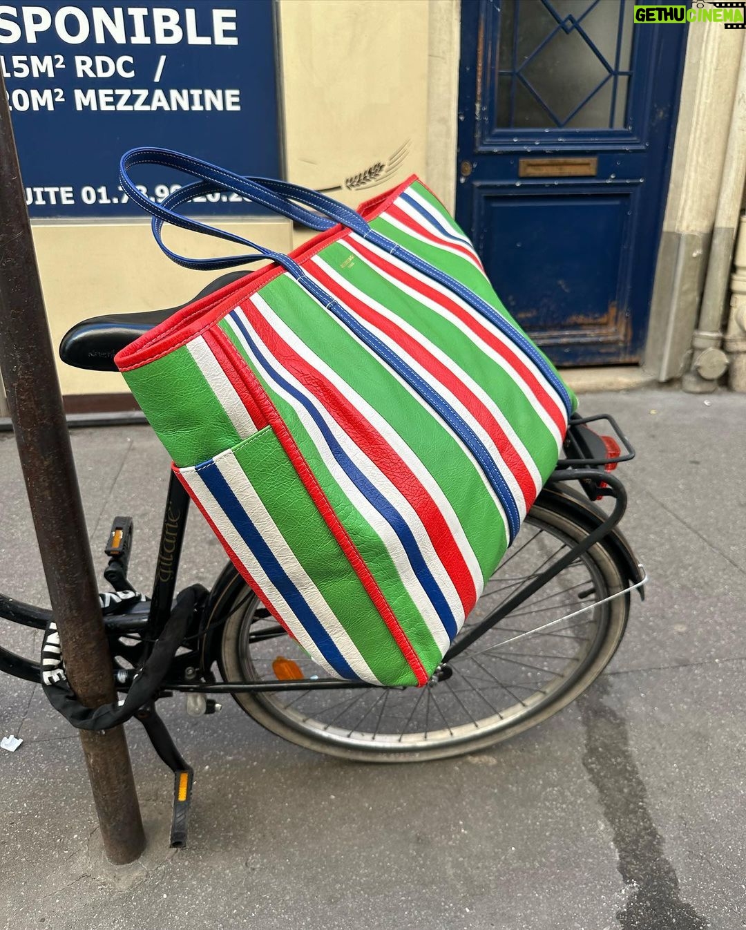 Krit Amnuaydechkorn Instagram - 📮📦 @balenciaga