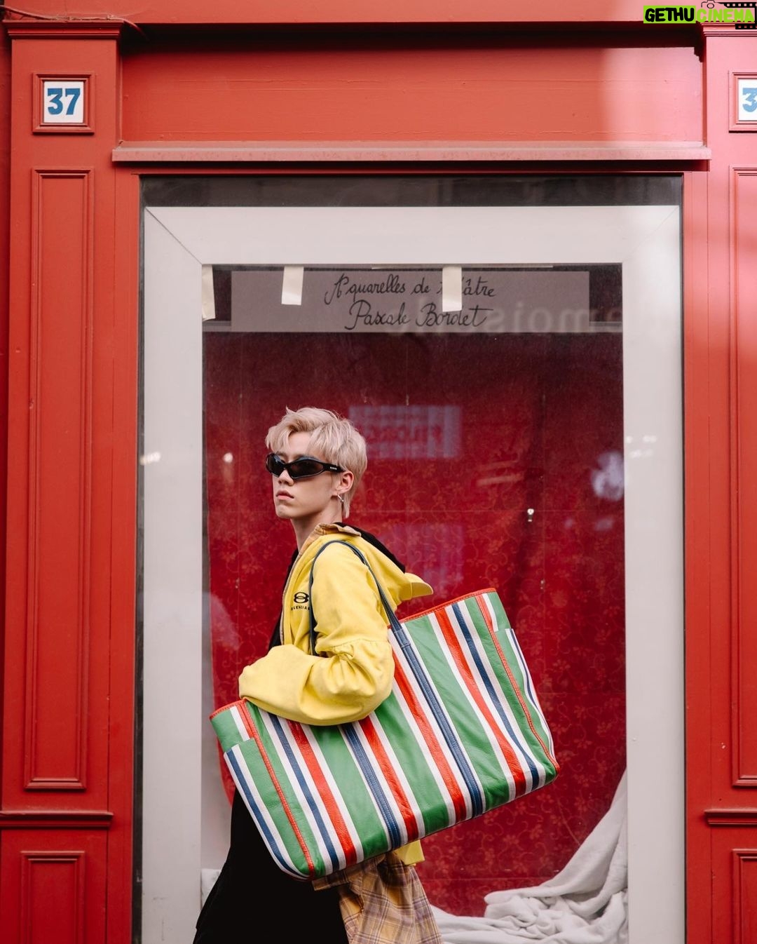 Krit Amnuaydechkorn Instagram - 📮📦 @balenciaga