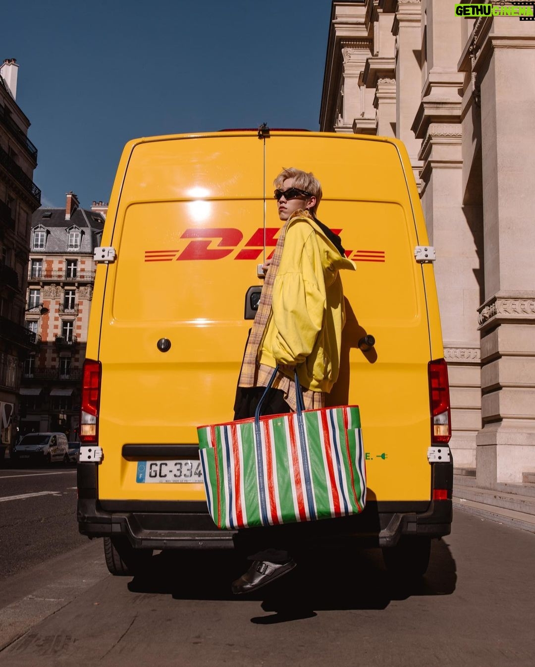 Krit Amnuaydechkorn Instagram - 📮📦 @balenciaga