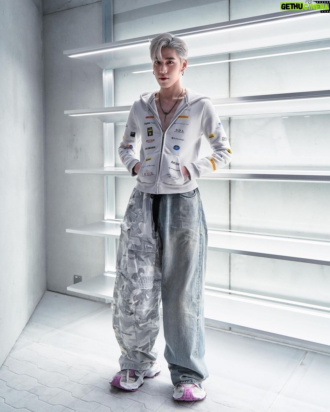 Krit Amnuaydechkorn Instagram - Thank you for the warm welcome! 🖤@balenciaga #Balenciaga #BalenciagaTRX