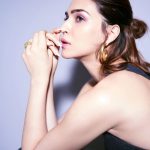 Kriti Sanon Instagram - ♠️♠️ Outfit- @michaelkors Jewelery- @shoplune Styled by- @sukritigrover Styling Team- @vanigupta.23 HMU- @aasifahmedofficial @kavyesharmaofficial 📸- @vidhigodha