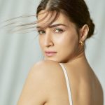 Kriti Sanon Instagram – Akhiyaan Gulaab! 👁️ 🌹 

#TeriBaatonMeinAisaUljhaJiya 9th Feb 🌹

@herveleger