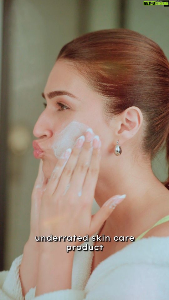 Kriti Sanon Instagram - Dirt OUT - Moisture IN! 💦🫧🫶 Introducing @letshyphen Cleansers! ➖ Moisturising Creamy Cleanser for Dry Skin ➖ Oily Control Daily Exfoliating Cleanser for Oily Skin Packed with super powerful ingredients like AHA, BHA, Polyglutamic acid, niacinamide ceramides, colloidal oatmeal, & so much more! #HaveItAll It's time to stop settling for the “basic” cleansers that strip your skin off its moisture and make it difficult to even smile! With Hyphen, lets go #BeyondBasic!  Shop now on letshyphen.com or Amazon, Flipkart and Nykaa!  With love, Kriti Sanon #Letshyphen #HyphenSkincare #BeyondBasic #Cleansers #NewLaunch #CreamyCleanser #ExfoliatingCleanser