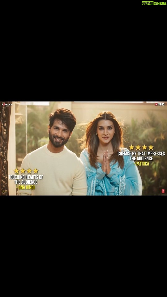 Kriti Sanon Instagram - This support is the only suljhan we need for all our uljhans 🥰🫶🏻 Book your tickets right away 🎟️ 🔗 - Link in bio. #TeriBaatonMeinAisaUljhaJiya is here to entertain families, now in cinemas! @shahidkapoor @aapkadharam #DimpleKapadia @therakeshbedi @anubhafatehpuria @rajeshkumar.official @grushakapoor24 @ashishsverma @iambrij0808 @raashultandon @maahijain1707 @shauryashaunak_duggal @real.amitjoshi @i_aradhana_ #DineshVijan #JyotiDeshpande @laxman.utekar @sharadakarki @pvijan @maddockfilms @officialjiostudios @tanishk_bagchi @soulfulsachin @jigarsaraiya @sachinjigar @mitrazmusic @itsganeshwaghela @raghavworldwide @mainhoonromy @aseeskaurmusic @neerajrajawat11 @varun_wave @raghavchaitanya #Indraneel @tseries.official @penmovies