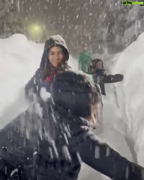 Kriti Sanon Instagram - Gulmarg- You Beauty! ❄️😍 Tribe Retreat 3.0 was so much fun!! 🥰🥳 Take me back! @thetribeindia Gulmarg, Kashmir