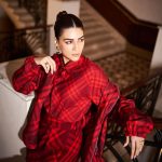 Kriti Sanon Instagram - Preppy Much! ♥️🖤 @burberry Styled by- @sukritigrover Styling Team- @vanigupta.23 HMU- @aasifahmedofficial @adrianjacobsofficial 📸- @vidhigodha
