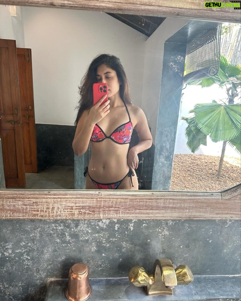 Kritika Kamra Instagram - Late to the gram because I’m doing this slow living thing as you can see Also because there’s no sun where I’m at currently 🥶 Goa