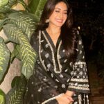 Kritika Kamra Instagram - Quick burst before makke di roti & sarson da saag 🥰🔥🙌🪁✨ Wearing @shopmulmul