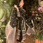Kritika Kamra Instagram - Quick burst before makke di roti & sarson da saag 🥰🔥🙌🪁✨ Wearing @shopmulmul
