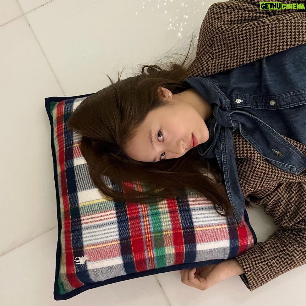 Krystal Jung Instagram - 메리크리스마스✨ (트리 꾸미기는 피곤해)