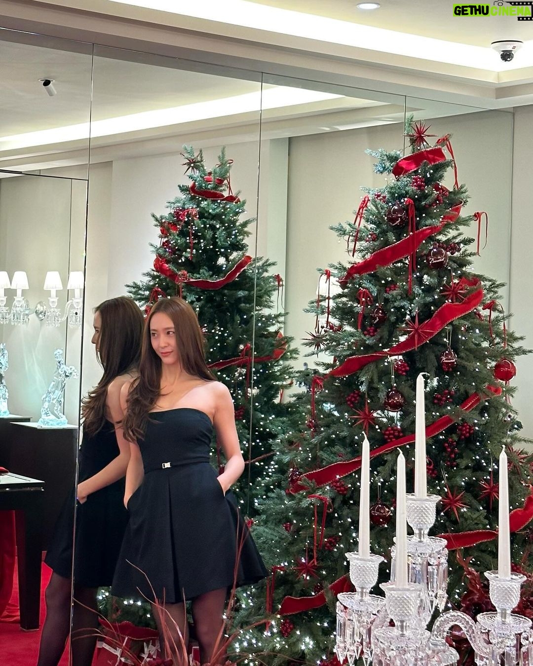 Krystal Jung Instagram - welcoming december like… ❤️ #baccarat #philippestarck #baccarattalleyrand