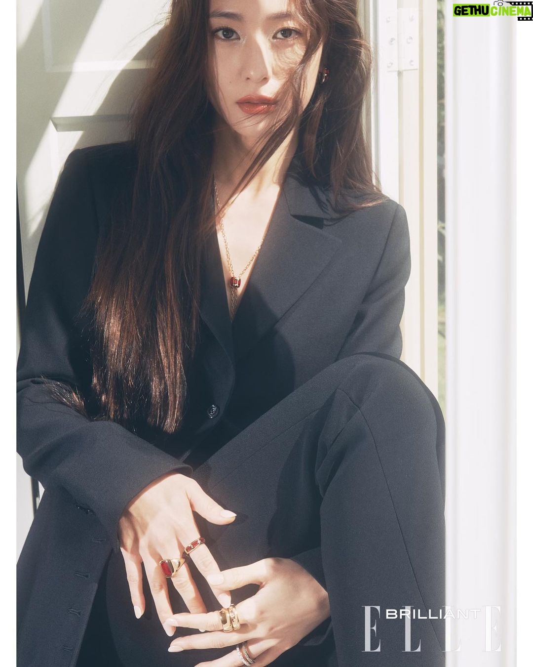 Krystal Jung Instagram - amore🩵 @pomellato