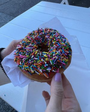 Krystal Jung Instagram - 🍷👯‍♀️🍩♥️