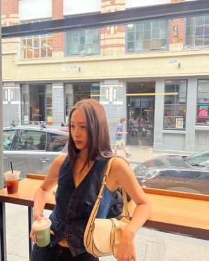 Krystal Jung Instagram - 마시고 마시고 걷고 덥고 춥고 🙃