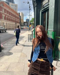 Krystal Jung Instagram - 마시고 마시고 걷고 덥고 춥고 🙃 London, United Kingdom