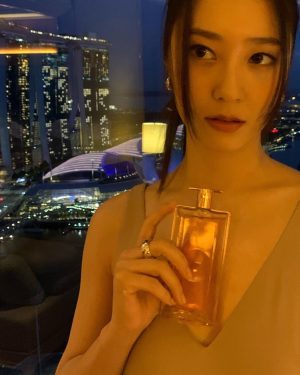 Krystal Jung Instagram - 💓🌷🌸 @lancomeofficial 
#lancomesg #idolebylancome #beyourownidole