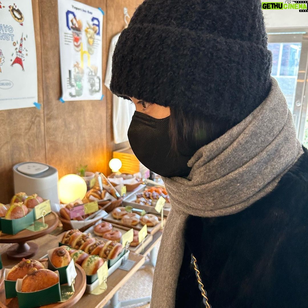 Krystal Jung Instagram - quiche! gloves not socks. matching cardigans👯‍♀️