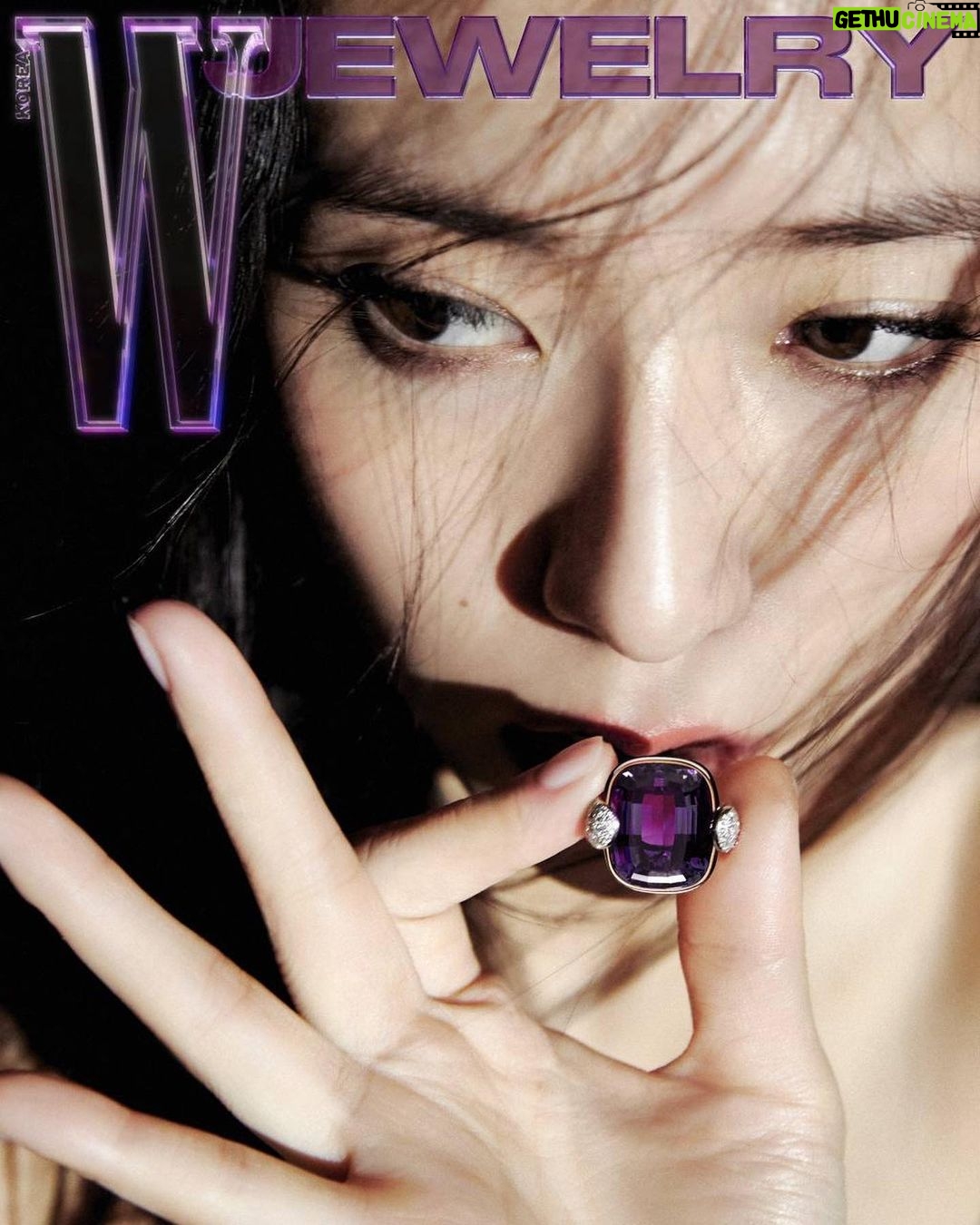 Krystal Jung Instagram - π @pomellato #ν¬λ©λΌν