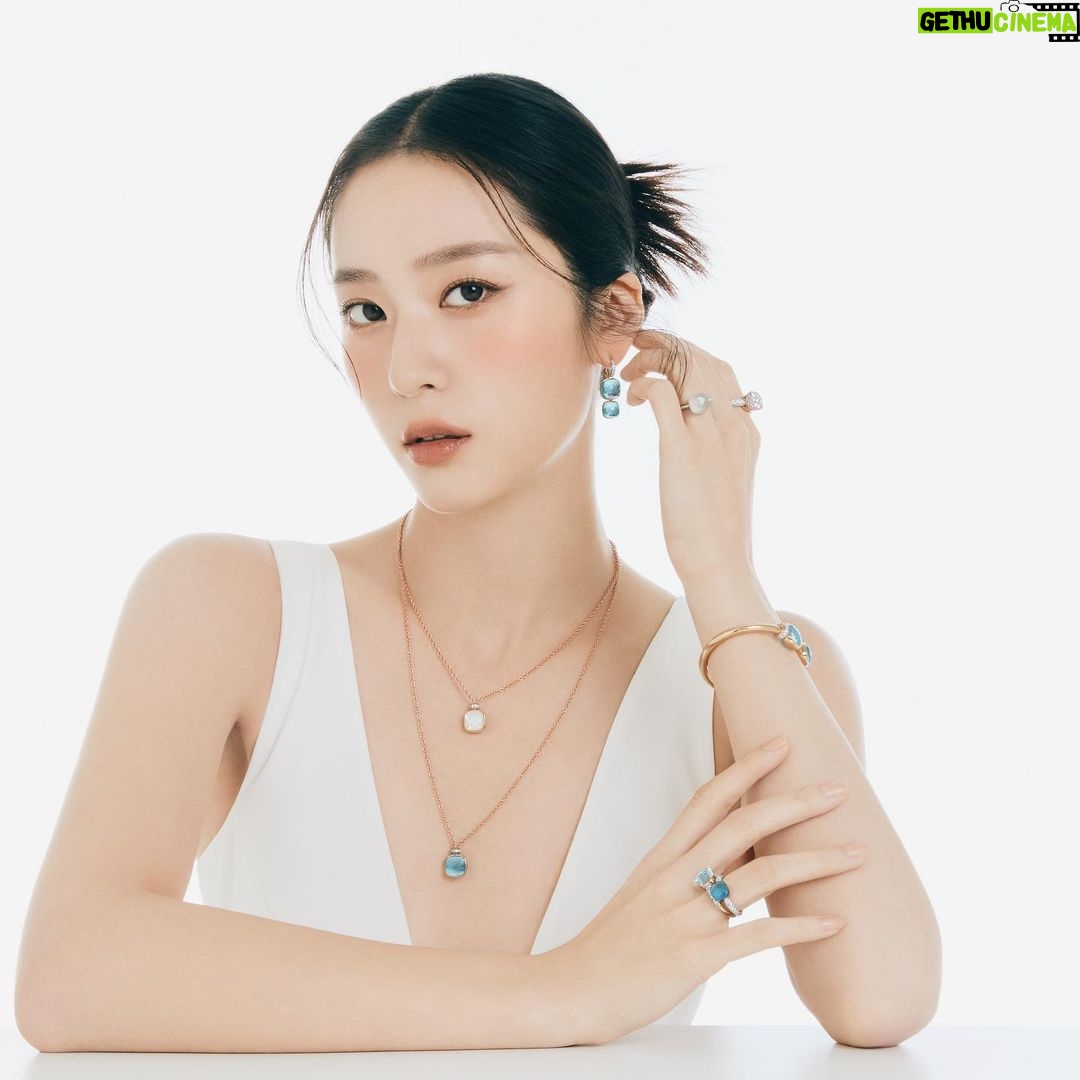 Krystal Jung Instagram - new year, new jewels @pomellato #pomellato #포멜라토 ✨