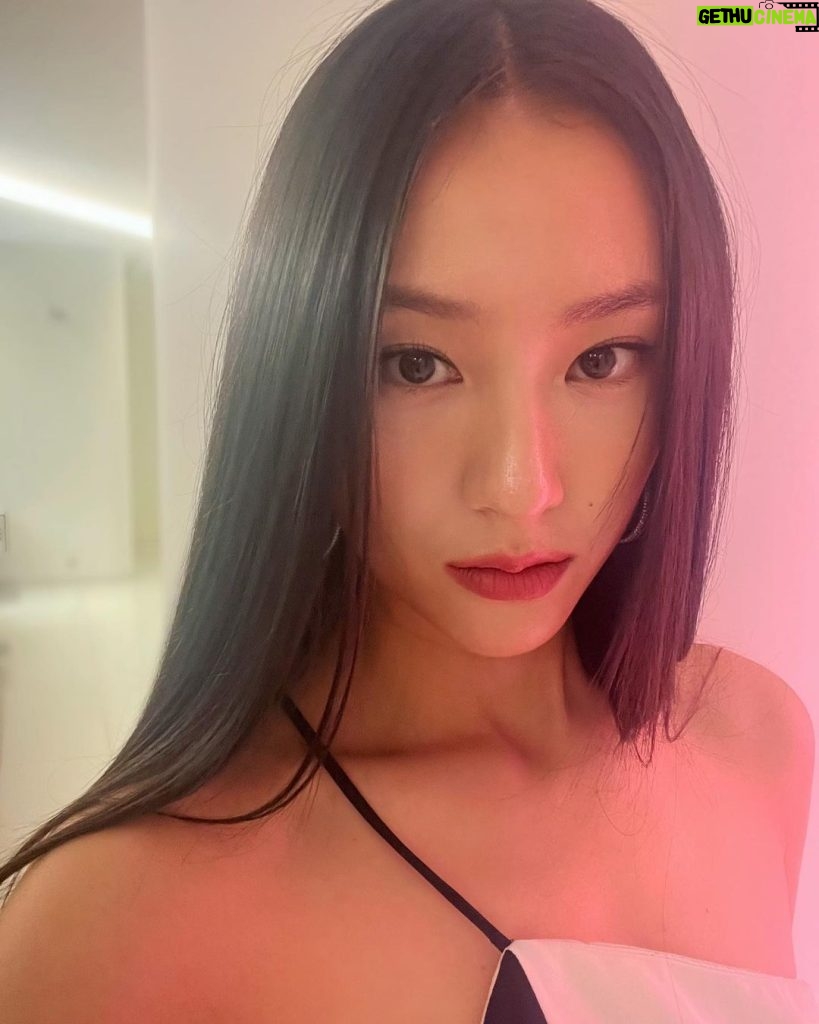 Krystal Jung Instagram - 🤍happy new year🖤