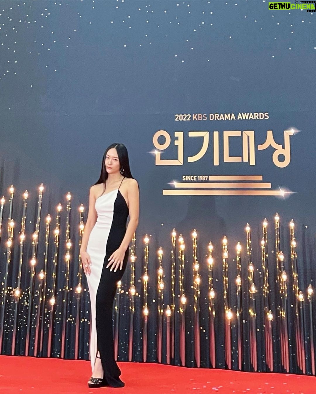 Krystal Jung Instagram - 🤍happy new year🖤
