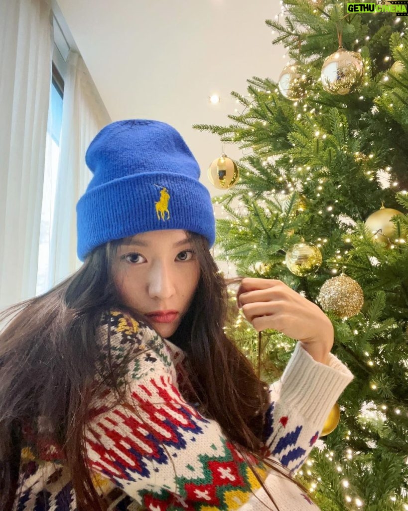Krystal Jung Instagram - christmas party number one♥️💙💛