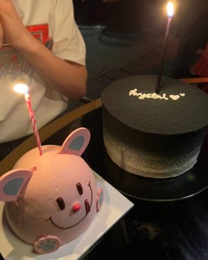 Krystal Jung Instagram - hi everyone🫶🏻 i was a bit busy with 4 bday parties and still have 3 more to go😉 but yes i am so thankful for all the love i received from my family friends & fans! 
선물&케익&꽃 다 잘 받았어요 감사해요! 💘
