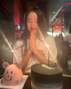 Krystal Jung Instagram - hi everyone🫶🏻 i was a bit busy with 4 bday parties and still have 3 more to go😉 but yes i am so thankful for all the love i received from my family friends & fans! 선물&케익&꽃 다 잘 받았어요 감사해요! 💘
