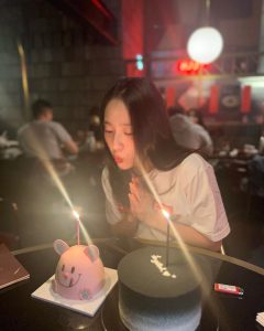 Krystal Jung Instagram - hi everyone🫶🏻 i was a bit busy with 4 bday parties and still have 3 more to go😉 but yes i am so thankful for all the love i received from my family friends & fans! 선물&케익&꽃 다 잘 받았어요 감사해요! 💘