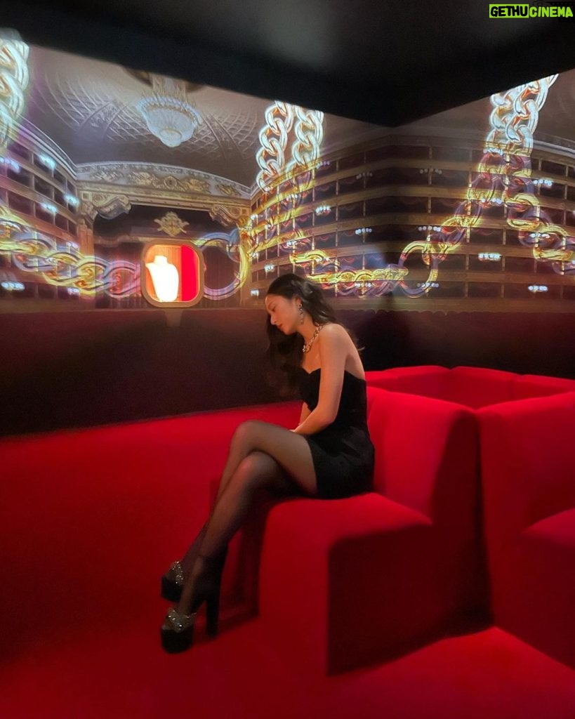Krystal Jung Instagram - a night with @pomellato 🌹 #pomellato #포멜라토 Tokyo, Japan