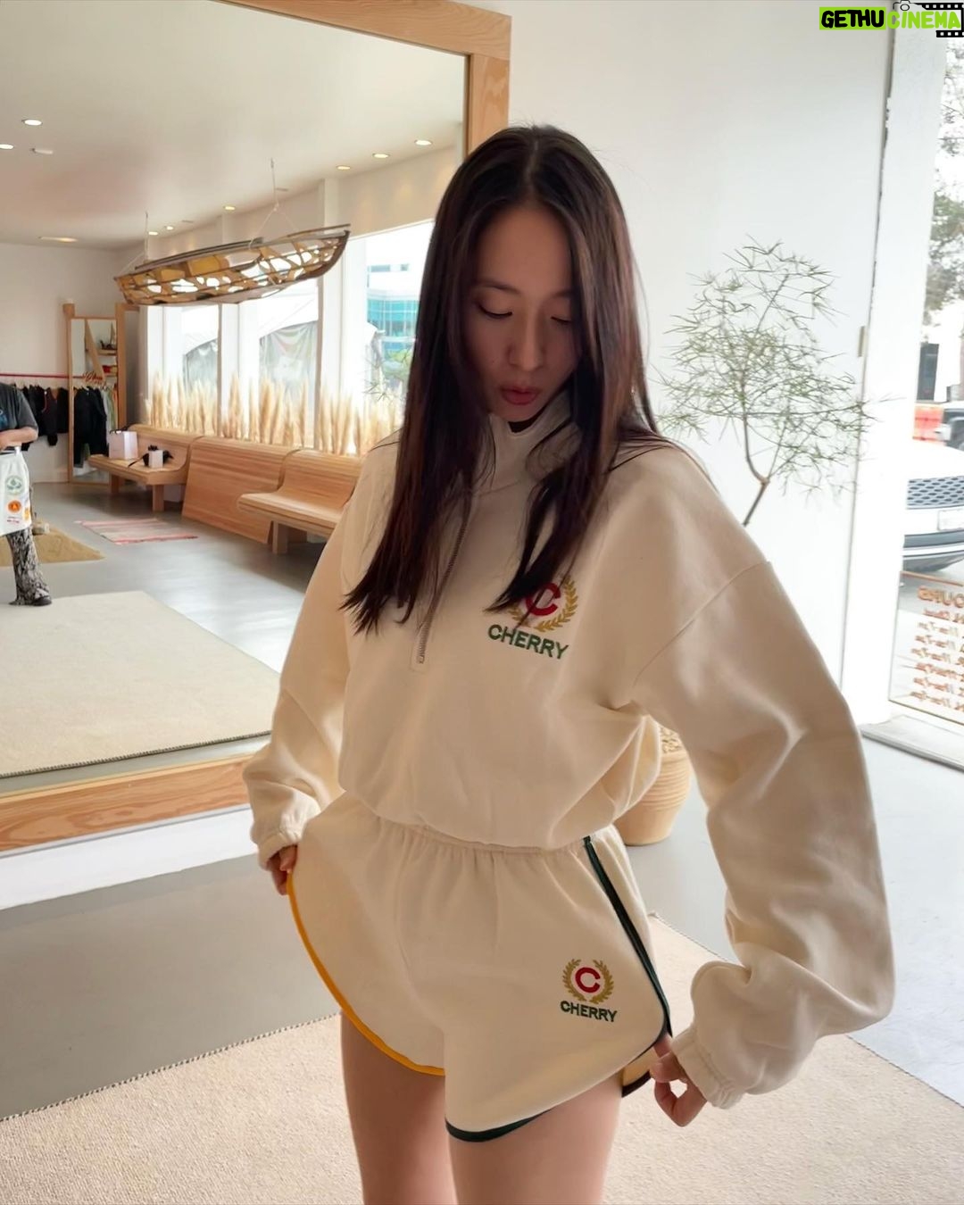 Krystal Jung Instagram - 유치원세트🐶 맛있는🍔🍩 썸 요가🧘🏻♀️ 김부각feat팔짜눈썹😋 Los Angeles, California