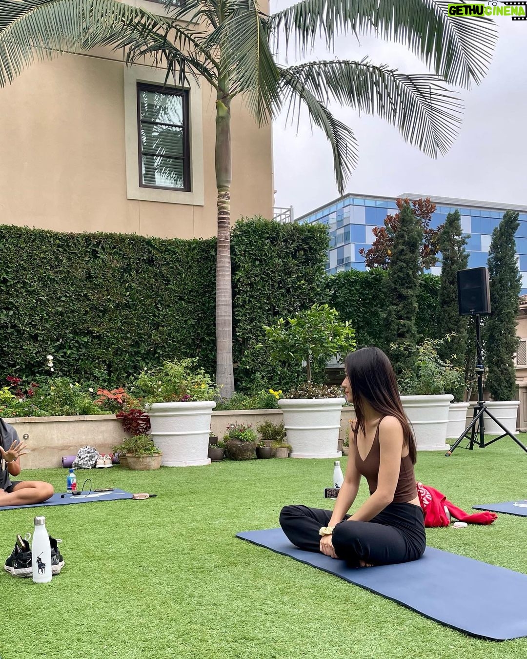 Krystal Jung Instagram - 유치원세트🐶 맛있는🍔🍩 썸 요가🧘🏻♀️ 김부각feat팔짜눈썹😋 Los Angeles, California