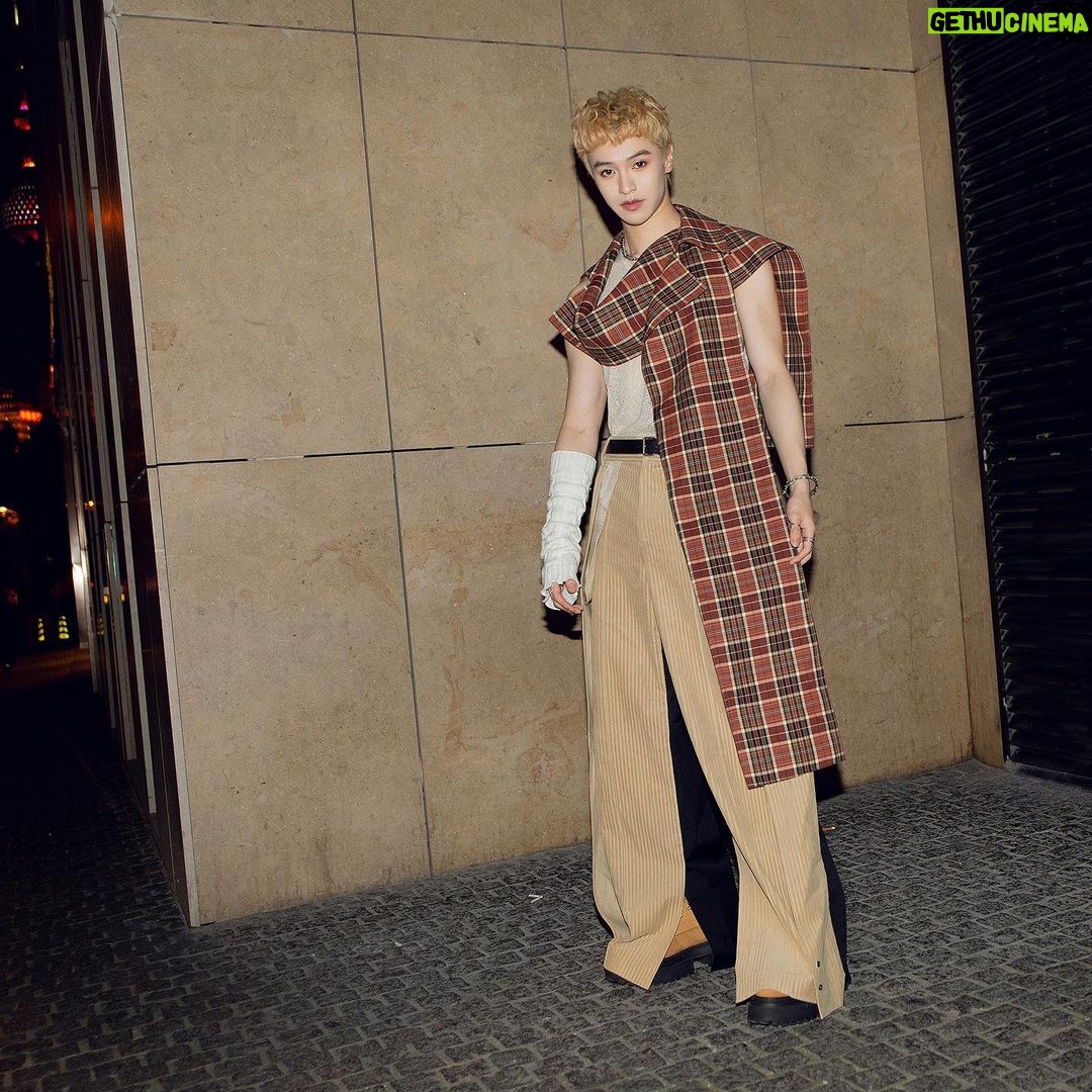 Krystian Wang Instagram - 🍂2023 shanghai fashion week🍂 thank u @voguerunway