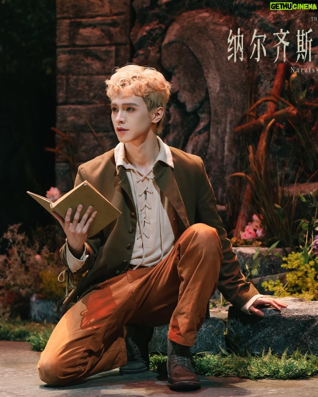Krystian Wang Instagram - 我们的灵魂,都在流逝的光阴里消亡殆尽 一切美好,总是短暂的电光石火 然而此生最大的收获 莫过于用艺术,给瞬间赋予了永恒 xx krys