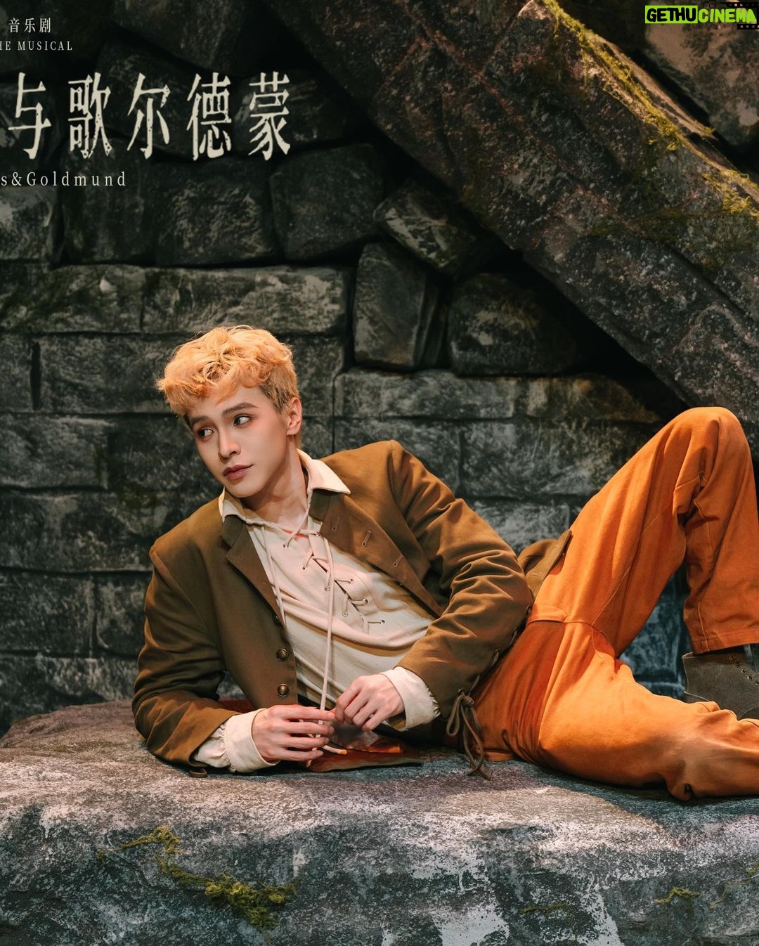 Krystian Wang Instagram - 我们的灵魂,都在流逝的光阴里消亡殆尽 一切美好,总是短暂的电光石火 然而此生最大的收获 莫过于用艺术,给瞬间赋予了永恒 xx krys