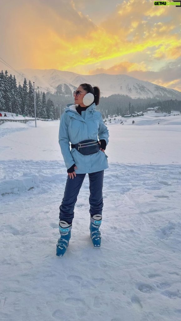 Krystle D'Souza Instagram - #GRWM for my day1 at skiing 🎿 . . . . #ski #snow #gulmarg #kashmir #skiwear #winter #skiing #day1 #sport #adventure #travel Gulmarg, Kashmir