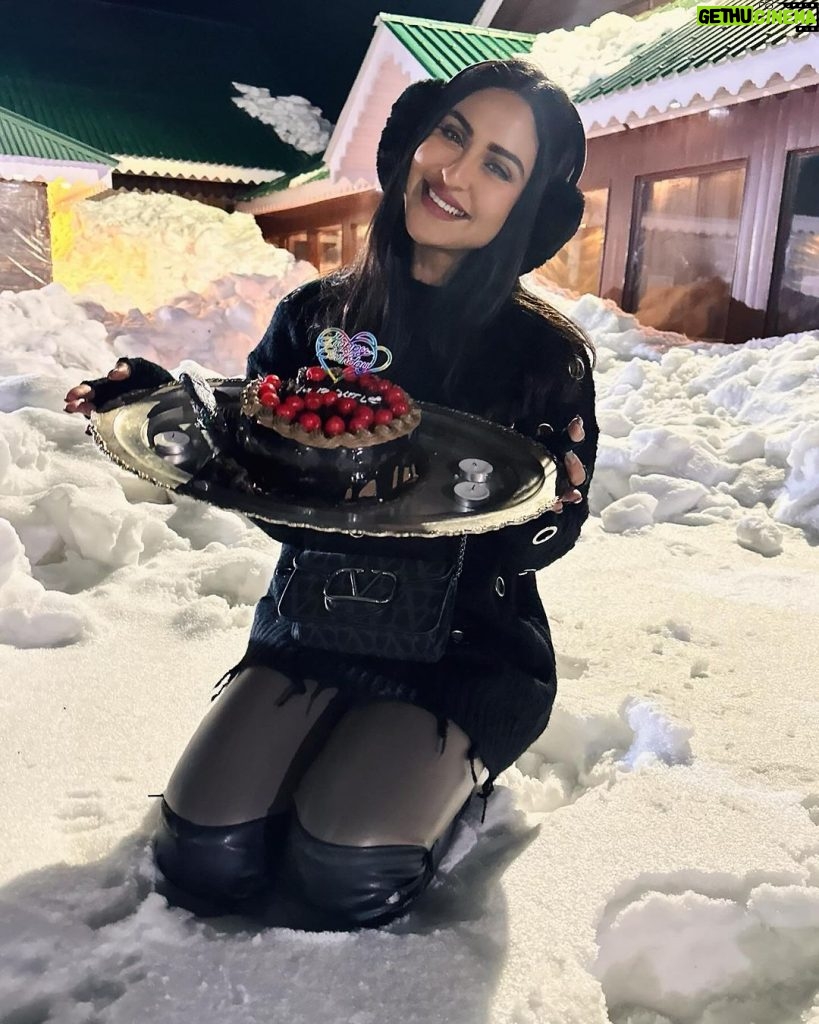 Krystle D'Souza Instagram - Happy happies to me !!! Can we freeze the day 🥶🩵